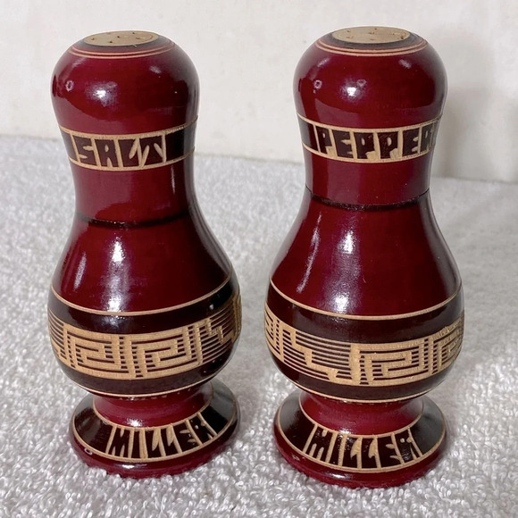 Vintage Burgundy Carved Wood Salt &  Pepper Shakers - Picture 2 of 9